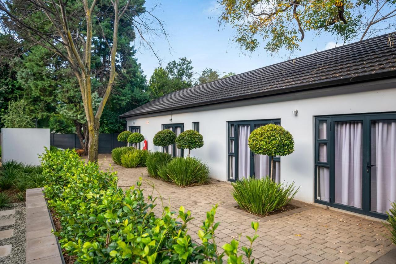30 On Whites Guesthouse Bloemfontein Exterior photo